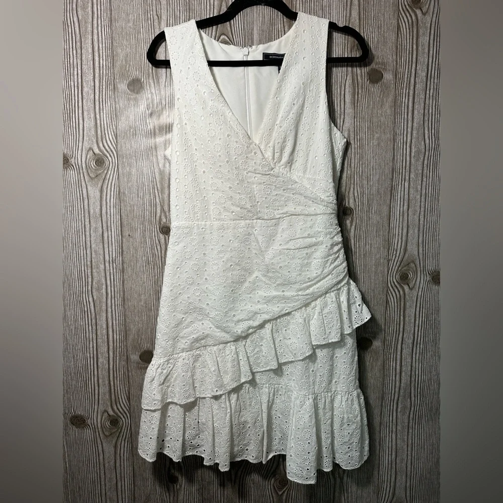 BCBGMAXAZRIA White Eyelet V Neck Crochet Wrap Dress Sz 6 $248 - Picture 4 of 8